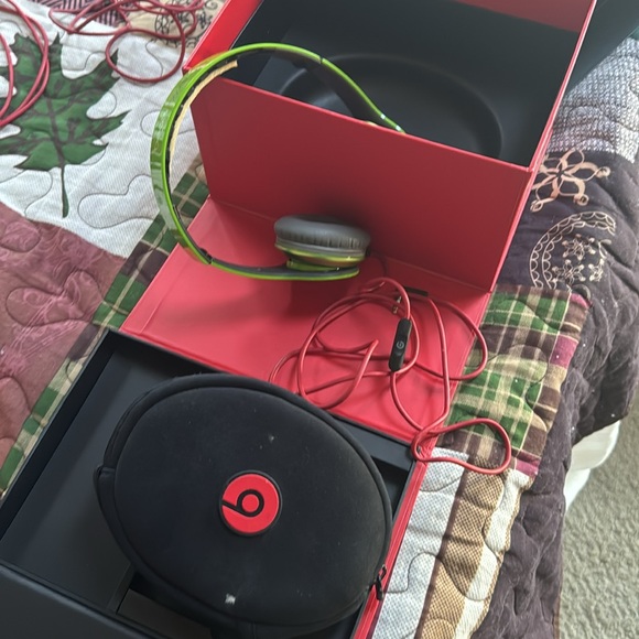 Beats Solo HD - Picture 2 of 3